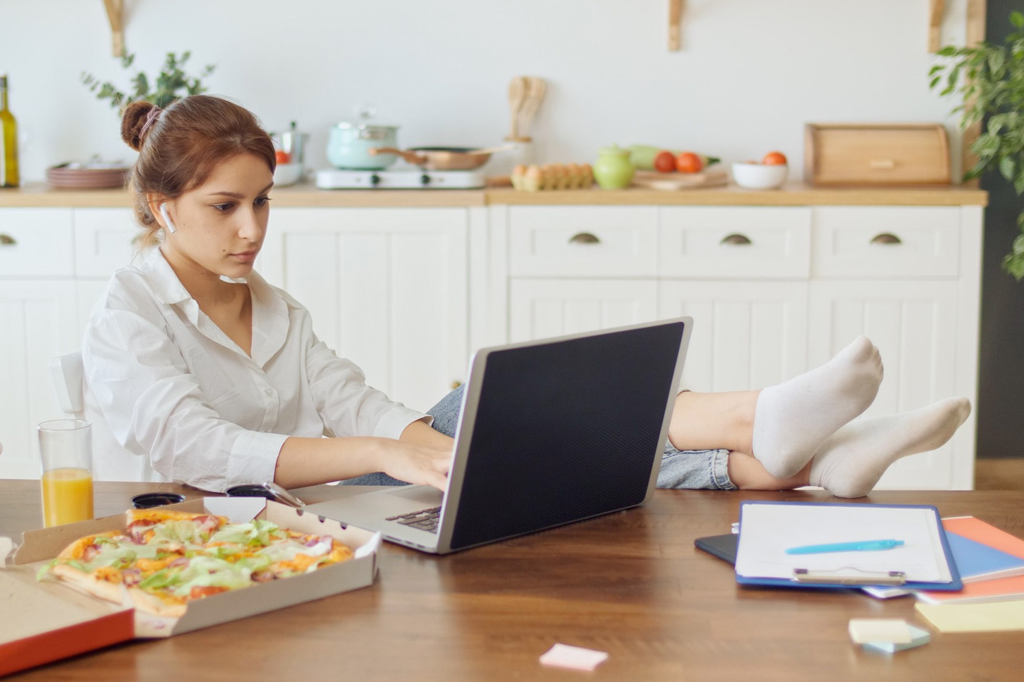 How to Stay Fit and Healthy While Working a Desk Job Small